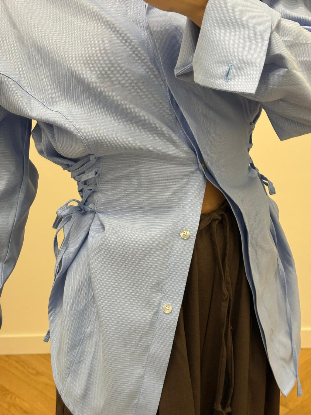 CAMICIA CON LACCETTI REGOLABILI
