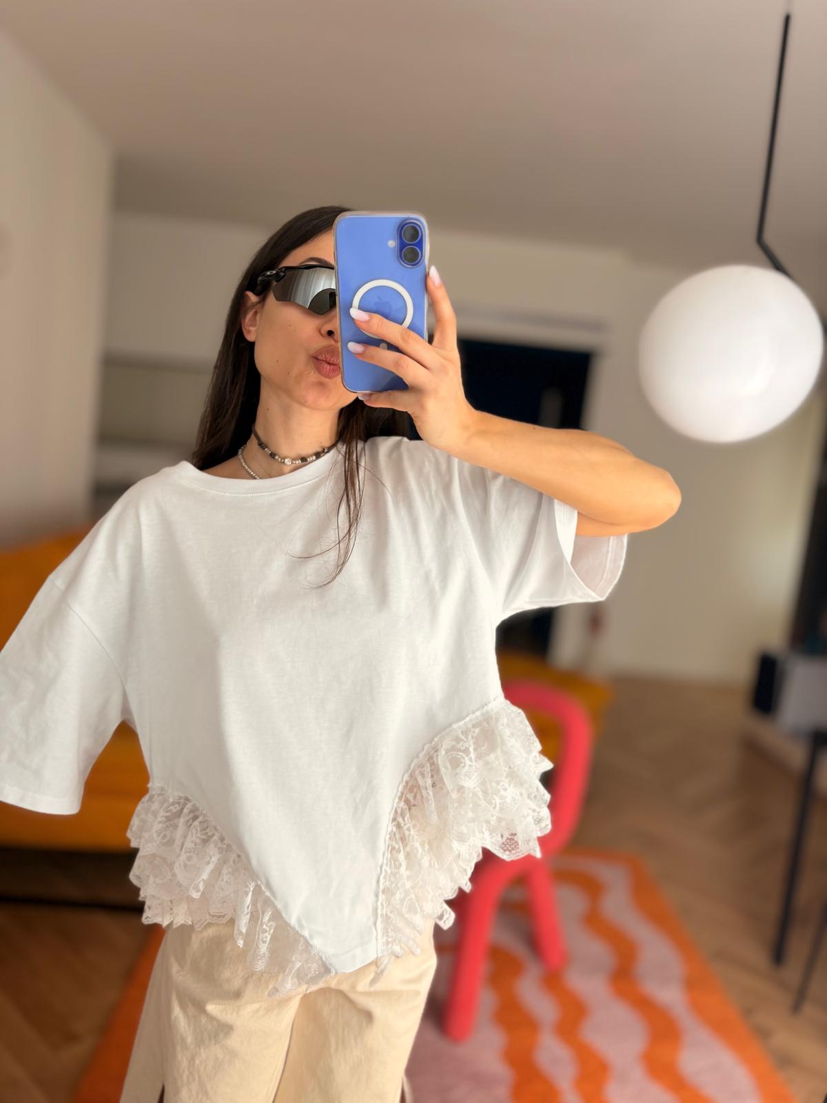 T-SHIRT CON DETTAGLIO PIZZO