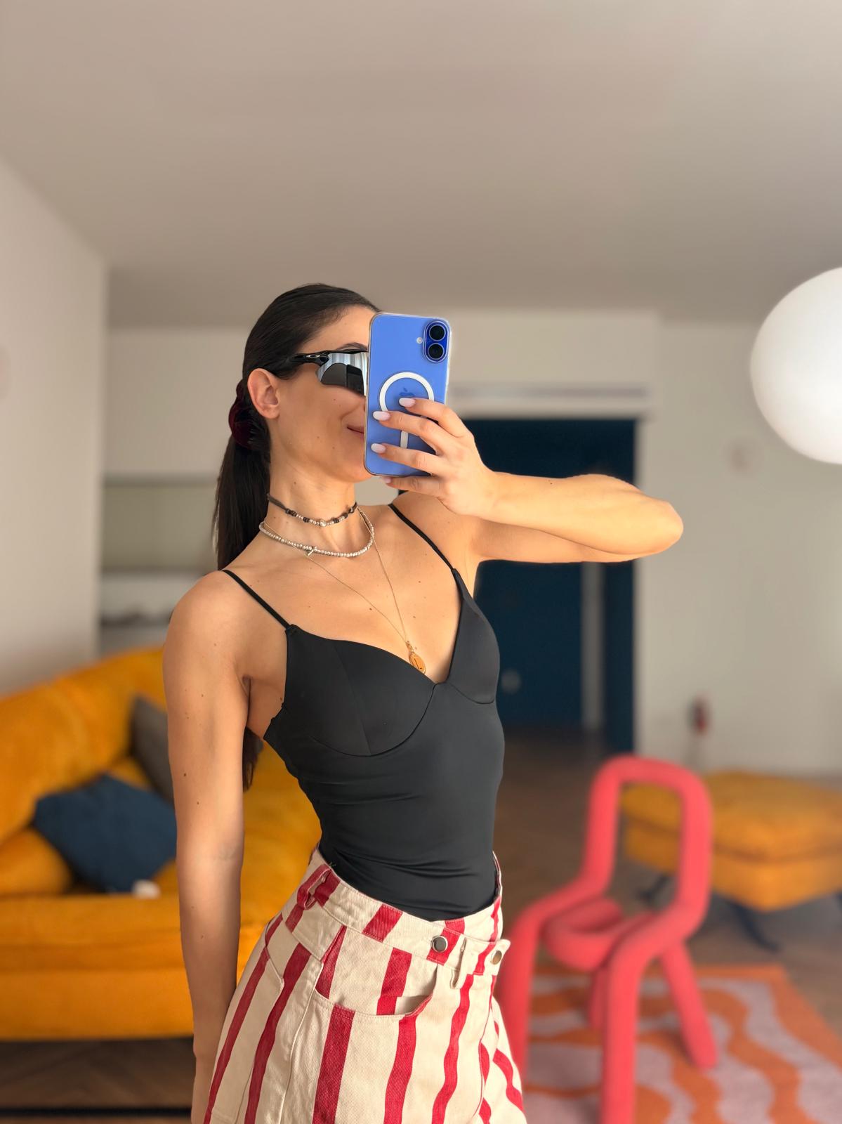 TOP CON SCOLLO A CUORE